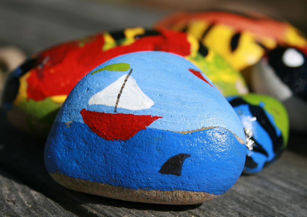 Festés gyerekekkel - vidám és színes kövek